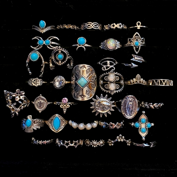 Jewelry - Lot of 35pcs fashion rings